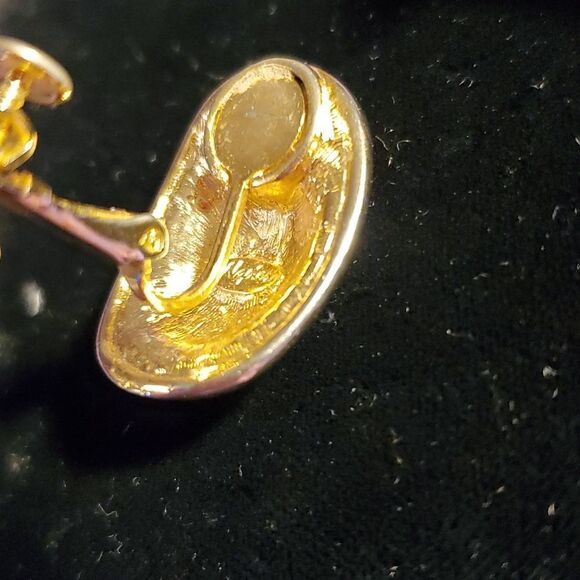 Vintage 1980's Napier Goldtone &‎ Ivory Enamel Rectangular Clip-On Earrings - Picture 5 of 6